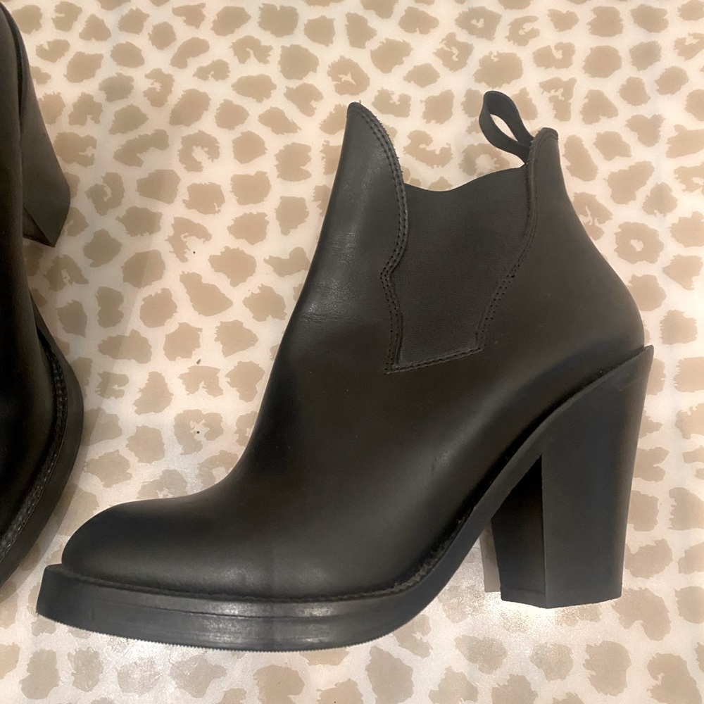 Acne Studios Ankle Leather Bootss Size 37 « cowboy »